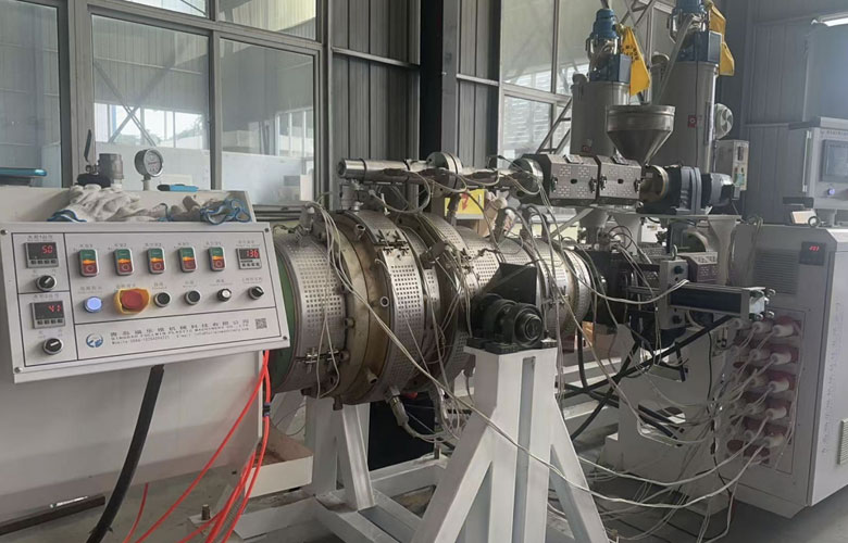 FULLWIN-large-diameter-three-layer-PE-pipe-machine