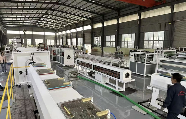 FULLWIN-large-diameter-three-layer-PE-pipe-machine